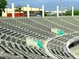 Pues parece que la pintura que estaba en las paredes que llevan a los camerinos del estadio de bogotá, que tenía dimensiones de 3 metros de alto por 40 metros de largo y que se pintó por más de 15 días por orjuela y otros 'barristas', se vio dañado por las obras que se hicieron en el estadio. Estadio Nemesio Camacho El Campin Youtube