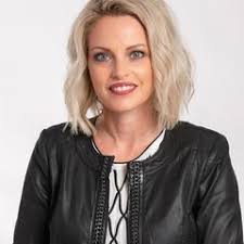 Holly Amato's Instagram, Twitter & Facebook