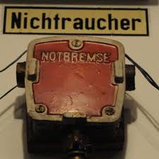 Hallo, was passiert wenn im ice die notbremse gezogen wird? Haltestelle Verpasst Familie Zieht Notbremse Rhein Main