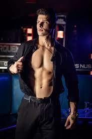 Malik Delgaty en 2023 | Hombres, Chicas