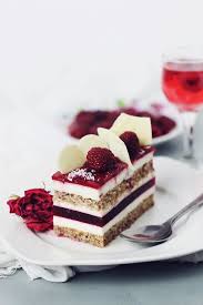 Pasiune Pentru Bucatarie Prajitura Cu Mousse De Mascarpone Si Jeleu De Zmeura Fancy Desserts Sweet Recipes Cake Desserts