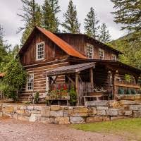 Just 10 minutes to glacier park. Cabins In Western Montana Glacier National Park