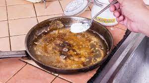 Pfannenwender und löffel aus metall zerkratzen die oberfläche und entfernen die eingebrannte schicht der pfanne. Angebrannte Topfe Verkrustete Topfe Reinigen Ohne Schrubben