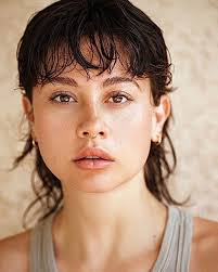 Chloe Van's Instagram, Twitter & Facebook