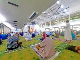 Masjid as syakirin), also known as klcc mosque, is a mosque located in the kuala lumpur city. Asal Gombak On Twitter Alhamdulillah Semua Masjid Dan Surau Di Gombak Dah Dapat Menunaikan Solat Jumaat Ini Suasana Di Masjid Al Syakirin Batu 6 Update Sikit Suasana Norma Baru Korang Tadi Https T Co Hdlnm9iovh