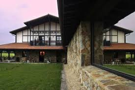 Además, podremos disfrutar de su bello litoral y de parajes como el. Alojamiento Hotel Casa Rural Pais Vasco Agroturismo Bizkaia Turismo Rural Euskadi