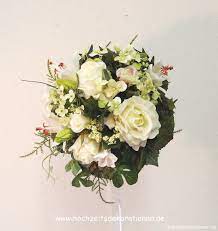 Brautkleid und hochzeitsstrauss ergeben zusammen ein harmonisches bild. Brautstrauss Biedermeier Mixed Hochzeitsdekorationen