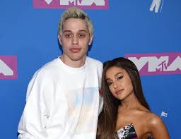 Pete davidson has a long list of lovers including kate beckinsale, ariana grande, phoebe dynevor, and cazzie david. Pete Davidson And Ariana Grande Split Up Your Monday Pop Culture Cheat Sheet The New York Times