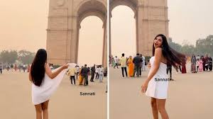 Kolkata model dances in towel at India Gate for International Mens Day,  video sparks outrage | Trending - Hindustan Times