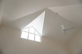 Quelle sorte de luminaire se marrie le mieux avec votre intérieur? Plafond Cathedrale Quel Budget Moyen Prevoir Pour Sa Realisation