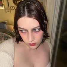 Hannah Bromley's Instagram, Twitter & Facebook