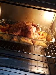 Kita bisa memanfaatkan wajan di rumah, kok. Cara Cara Masak Ayam Panggang Untuk 1 Ekor Ayam
