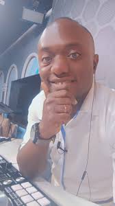 Talking about legends of bunyole music. Here is Emanuel Kabanda omulyambala  from Budumba This is my greatest inspiration,my music model The only  vocalist I admire, when I saw him do it ,I