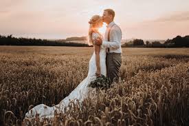 Das perfekte hochzeitskleid für jede frau. Nachhaltig Heiraten Im Brautkleid Aus Der Secondhand Boutique Heiraten Mit Braut De