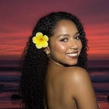 Mariana Cisneros (@marcisneros)