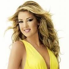 She is an actress, known for keloglan karaprens'e karsi (2006), bir yildiz tutuldu (2003). Petek Dincoz Petekdinz17 Twitter