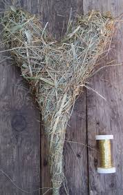 Filz Und Garten Gartenblog Basteln Fur Muttertag Diy Ein Herz Aus Heu Muttertag Basteln Osternest Basteln Geschenk Mit Herz