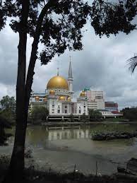 Gurdwara sahib klang taman bandar diraja klang masjid bandar diraja klang utara Masjid Bandar Diraja Klang From Across The Klang River Malaysia