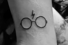 There are two ways of having the tattoo inked. 20 Awesome Minimalist Harry Potter Tattoos