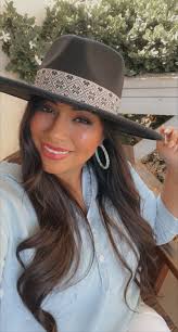 I want to give a big, fat, THANK YOU to all my amazing friends for taking  the time to wish me a happy Bday! 🎉 I'm starting my 40's smashing goals,  conquering