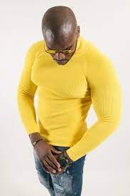Original, ce pull à rayures avec son petit col roulé se porte facilement en hiver ou demi saison. Pull Col Roule Yellow Nvlr Shop