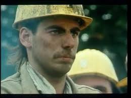 BETWEEN A ROCK AND A HARD THING (Hängen im Schacht)