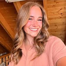 Abby Robbins's Instagram, Twitter & Facebook