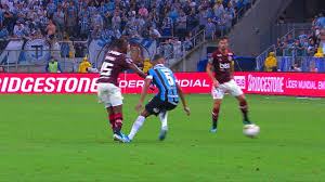 O duelo contra o grêmio. Gremio Trocou Quase Tres Vezes Menos Passes Que O Flamengo Veja Os Numeros Do Jogo Gremio Ge