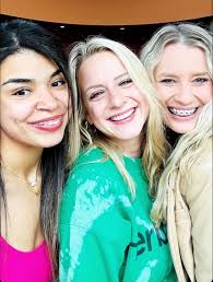 Hello, first post here! I'm just wondering if anyone can crop the girl from  the middle please? It's the only school year I've not got a picture of just  the girl on