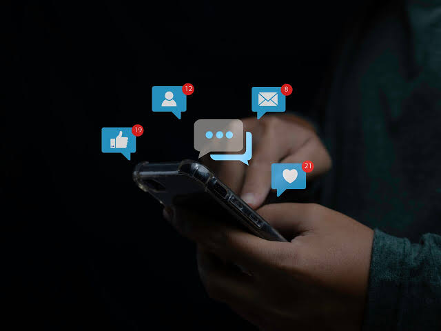 El poder de las redes sociales en campaña electoral: así se disputan en el entorno digital los precandidatos - El País