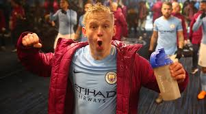 Create your own fifa 21 ultimate team squad with our squad builder and find player stats using our player database. Aleksandr Zinchenko Prinyal Uchastie V Zabavnom Reklamnom Rolike Fifa 19 Video Footboom