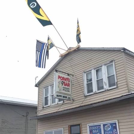 Porky's Bar and Papa Joe's Homemade Pizza | Travel Wisconsin