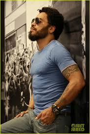 Lenny Kravitz Makes First Appearance After Penisgate Scandal Lenny Kravitz Makes First Appearance After Penisgate Lenny Kravitz Kravitz Mens Fashion Rugged