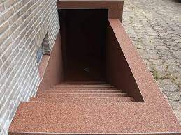 Möchtest du deine kellertreppe fliesen, dann beachte, dass du die treppe nach getaner arbeit für einige zeit nicht betreten darfst. Kellertreppe Sanieren Und Abdichten Fa Ast