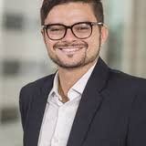 Deere Cuts Bottom of Outlook Range Amid Tariff Uncertainty