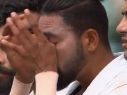 On sunday, siraj approached the umpire pointing towards the stands and the match was paused as police ejected six fans from the ground. Mohammed Siraj Crying Watch Mohammed Siraj Breaks Down In Tears As Scg Roars With India S National Anthem At Start Of Third Test Cricket News