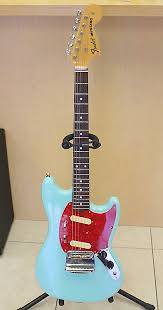 Www.ebay.fr/itm/223549656107 gorgeous fender squier (vintage modified) sonic blue mustang kurt cobain custom edition : Fender Kurt Cobain Mustang 1995 96 Sonic Blue Made In Japan Reverb
