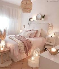 26 Cute And Girly Bedroom Decorating Tips For Girl 13 In 2021 Bedroom Inspiration Cozy Room Ideas Bedroom Fall Bedroom Decor