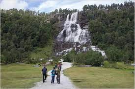 #tvindefossen #waterfallfortwo #powerifnature #beautyofnature #romantic #bucketlist #repost @exploringeurope ・・・ the powerful tvindefossen waterfall in voss, norway have you. Tvindefossen 07 08 2017 Foto Bild Europe Scandinavia Norway Bilder Auf Fotocommunity
