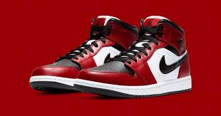 Taking Hues From The Original 1985 Jordan 1 Chicago And Also The Hugely Popular Jordan 1 Bred This Bra In 2020 Air Jordans Air Jordans Retro Nike Air Jordan Retro