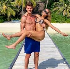 Mediante un comunicado, el club italiano indicó que blaise matuidi y daniele rugani dieron negativo a una. Michela Persico Video Foto E Daniele Rugani Fisico Scolpito Anche A Capodanno Instagram