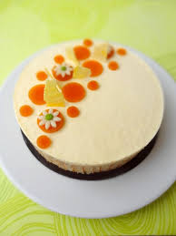 Entremets Au Chocolat Blanc Insert A L Abricot Et Croustillant Praline Rock The Bretzel