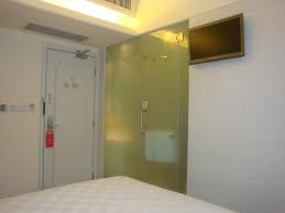 Located in macau, ole tai sam un hotel is connected to a shopping center. Ole Tai Sam Un Bathroom With Semi Frosted Glass Picture Of Ole Tai Sam Un Hotel Macau Tripadvisor