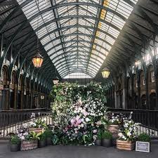 Covent Garden In Bloom A Gorgeous Flower Wall Set Up In London Covent Garden Flower Wall Instagram