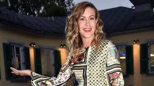 Wolke Hegenbarth teilt freizügiges Bild von sich: Nackter Sprung ins Wasser