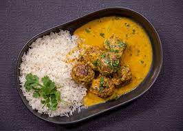 Bobotie Meatballs In A Curry Sauce Presenter Meatball Dishes African Cooking South African Recipes