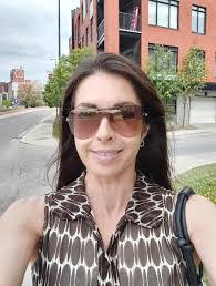 Julie Bourbeau's Instagram, Twitter & Facebook