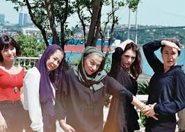 Adıgüzel'le yollarını ayrılan bahar şahin ise 2 gün sonra ozan dolunay ile görüntülendi. Demctozdemir