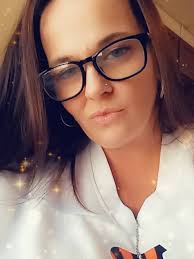 I could make out only some of this, but I certainly found a delightful even  still : https://www.instagram.com/reel/DJ40W25zOYQ/?igsh=b2RwZms1MzlidWkw