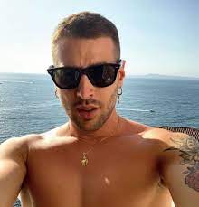 Dal canto suo anna per la prima volta si è stata fotografata per la prima volta mente scambia effusioni con il nuovo compagno, il rapper livio cori. Ir4fu M7zbq6hm